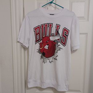 Guy's  Bulls S/S  Heavy Tee- size Med. NWOT